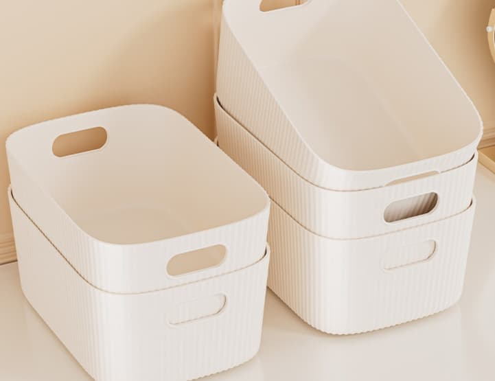 積み重ね可能なグッズ収納ボックス