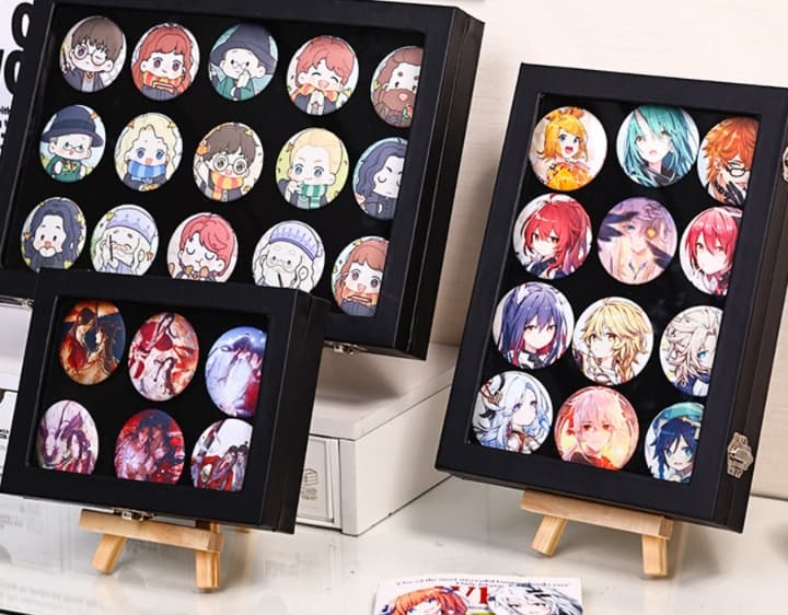 グッズ収納 アニメキャラクター 缶バッジコレクションケース